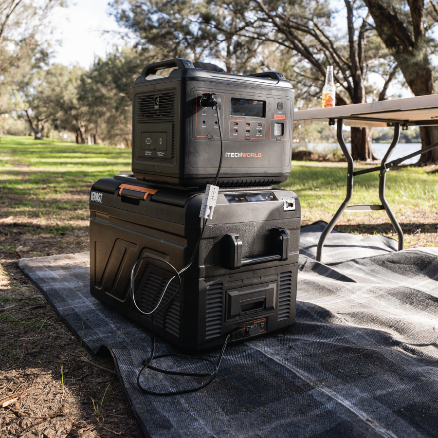 iFROST 40L portable fridge freezer beside an iTechworld power station